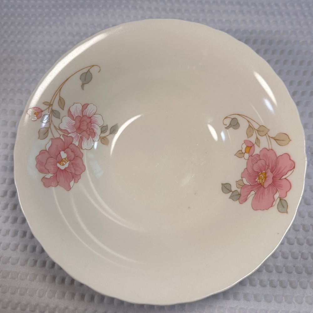 China Pearl Stoneware Round Ruffle Bowl Claudia Pattern Pink Floral Silky Finish